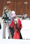 Lech, 18 Februari 2013 Fotoshoot Kon. huis in Lech tijdens de wintersportvakantie met o.a.: Koningin Beatrix, Prins Willem Alexander, Prinses Maxima, Prinses Amalia, Prinses Alexia en Prinses Ariane.
Foto Peter Smulders BV