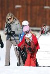 Lech, 18 Februari 2013 Fotoshoot Kon. huis in Lech tijdens de wintersportvakantie met o.a.: Koningin Beatrix, Prins Willem Alexander, Prinses Maxima, Prinses Amalia, Prinses Alexia en Prinses Ariane.
Foto Peter Smulders BV