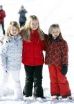 Lech, 18 Februari 2013 Fotoshoot Kon. huis in Lech tijdens de wintersportvakantie met o.a.: Koningin Beatrix, Prins Willem Alexander, Prinses Maxima, Prinses Amalia, Prinses Alexia en Prinses Ariane.
Foto Peter Smulders BV