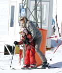 Lech, 18 Februari 2013 Fotoshoot Kon. huis in Lech tijdens de wintersportvakantie met o.a.: Koningin Beatrix, Prins Willem Alexander, Prinses Maxima, Prinses Amalia, Prinses Alexia en Prinses Ariane.
Foto Peter Smulders BV