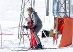 Lech, 18 Februari 2013 Fotoshoot Kon. huis in Lech tijdens de wintersportvakantie met o.a.: Koningin Beatrix, Prins Willem Alexander, Prinses Maxima, Prinses Amalia, Prinses Alexia en Prinses Ariane.
Foto Peter Smulders BV