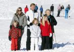 Lech, 18 Februari 2013 Fotoshoot Kon. huis in Lech tijdens de wintersportvakantie met o.a.: Koningin Beatrix, Prins Willem Alexander, Prinses Maxima, Prinses Amalia, Prinses Alexia en Prinses Ariane.
Foto Peter Smulders BV