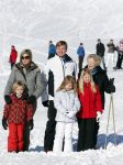Lech, 18 Februari 2013 Fotoshoot Kon. huis in Lech tijdens de wintersportvakantie met o.a.: Koningin Beatrix, Prins Willem Alexander, Prinses Maxima, Prinses Amalia, Prinses Alexia en Prinses Ariane.
Foto Peter Smulders BV