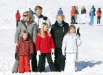Lech, 18 Februari 2013 Fotoshoot Kon. huis in Lech tijdens de wintersportvakantie met o.a.: Koningin Beatrix, Prins Willem Alexander, Prinses Maxima, Prinses Amalia, Prinses Alexia en Prinses Ariane.
Foto Peter Smulders BV