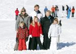 Lech, 18 Februari 2013 Fotoshoot Kon. huis in Lech tijdens de wintersportvakantie met o.a.: Koningin Beatrix, Prins Willem Alexander, Prinses Maxima, Prinses Amalia, Prinses Alexia en Prinses Ariane.
Foto Peter Smulders BV