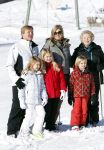 Lech, 18 Februari 2013 Fotoshoot Kon. huis in Lech tijdens de wintersportvakantie met o.a.: Koningin Beatrix, Prins Willem Alexander, Prinses Maxima, Prinses Amalia, Prinses Alexia en Prinses Ariane.
Foto Peter Smulders BV