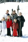 Lech, 18 Februari 2013 Fotoshoot Kon. huis in Lech tijdens de wintersportvakantie met o.a.: Koningin Beatrix, Prins Willem Alexander, Prinses Maxima, Prinses Amalia, Prinses Alexia en Prinses Ariane.
Foto Peter Smulders BV
