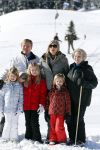 Lech, 18 Februari 2013 Fotoshoot Kon. huis in Lech tijdens de wintersportvakantie met o.a.: Koningin Beatrix, Prins Willem Alexander, Prinses Maxima, Prinses Amalia, Prinses Alexia en Prinses Ariane.
Foto Peter Smulders BV