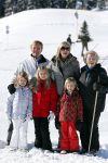 Lech, 18 Februari 2013 Fotoshoot Kon. huis in Lech tijdens de wintersportvakantie met o.a.: Koningin Beatrix, Prins Willem Alexander, Prinses Maxima, Prinses Amalia, Prinses Alexia en Prinses Ariane.
Foto Peter Smulders BV
