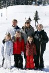 Lech, 18 Februari 2013 Fotoshoot Kon. huis in Lech tijdens de wintersportvakantie met o.a.: Koningin Beatrix, Prins Willem Alexander, Prinses Maxima, Prinses Amalia, Prinses Alexia en Prinses Ariane.
Foto Peter Smulders BV