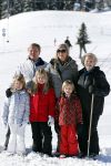 Lech, 18 Februari 2013 Fotoshoot Kon. huis in Lech tijdens de wintersportvakantie met o.a.: Koningin Beatrix, Prins Willem Alexander, Prinses Maxima, Prinses Amalia, Prinses Alexia en Prinses Ariane.
Foto Peter Smulders BV