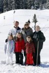 Lech, 18 Februari 2013 Fotoshoot Kon. huis in Lech tijdens de wintersportvakantie met o.a.: Koningin Beatrix, Prins Willem Alexander, Prinses Maxima, Prinses Amalia, Prinses Alexia en Prinses Ariane.
Foto Peter Smulders BV