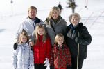Lech, 18 Februari 2013 Fotoshoot Kon. huis in Lech tijdens de wintersportvakantie met o.a.: Koningin Beatrix, Prins Willem Alexander, Prinses Maxima, Prinses Amalia, Prinses Alexia en Prinses Ariane.
Foto Peter Smulders BV
