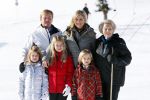 Lech, 18 Februari 2013 Fotoshoot Kon. huis in Lech tijdens de wintersportvakantie met o.a.: Koningin Beatrix, Prins Willem Alexander, Prinses Maxima, Prinses Amalia, Prinses Alexia en Prinses Ariane.
Foto Peter Smulders BV