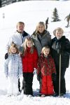 Lech, 18 Februari 2013 Fotoshoot Kon. huis in Lech tijdens de wintersportvakantie met o.a.: Koningin Beatrix, Prins Willem Alexander, Prinses Maxima, Prinses Amalia, Prinses Alexia en Prinses Ariane.
Foto Peter Smulders BV