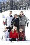 Lech, 18 Februari 2013 Fotoshoot Kon. huis in Lech tijdens de wintersportvakantie met o.a.: Koningin Beatrix, Prins Willem Alexander, Prinses Maxima, Prinses Amalia, Prinses Alexia en Prinses Ariane.
Foto Peter Smulders BV