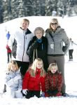 Lech, 18 Februari 2013 Fotoshoot Kon. huis in Lech tijdens de wintersportvakantie met o.a.: Koningin Beatrix, Prins Willem Alexander, Prinses Maxima, Prinses Amalia, Prinses Alexia en Prinses Ariane.
Foto Peter Smulders BV
