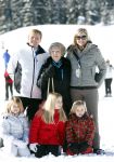 Lech, 18 Februari 2013 Fotoshoot Kon. huis in Lech tijdens de wintersportvakantie met o.a.: Koningin Beatrix, Prins Willem Alexander, Prinses Maxima, Prinses Amalia, Prinses Alexia en Prinses Ariane.
Foto Peter Smulders BV