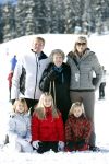 Lech, 18 Februari 2013 Fotoshoot Kon. huis in Lech tijdens de wintersportvakantie met o.a.: Koningin Beatrix, Prins Willem Alexander, Prinses Maxima, Prinses Amalia, Prinses Alexia en Prinses Ariane.
Foto Peter Smulders BV