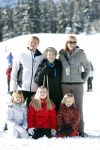 Lech, 18 Februari 2013 Fotoshoot Kon. huis in Lech tijdens de wintersportvakantie met o.a.: Koningin Beatrix, Prins Willem Alexander, Prinses Maxima, Prinses Amalia, Prinses Alexia en Prinses Ariane.
Foto Peter Smulders BV