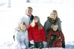 Lech, 18 Februari 2013 Fotoshoot Kon. huis in Lech tijdens de wintersportvakantie met o.a.: Koningin Beatrix, Prins Willem Alexander, Prinses Maxima, Prinses Amalia, Prinses Alexia en Prinses Ariane.
Foto Peter Smulders BV