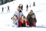 Lech, 18 Februari 2013 Fotoshoot Kon. huis in Lech tijdens de wintersportvakantie met o.a.: Koningin Beatrix, Prins Willem Alexander, Prinses Maxima, Prinses Amalia, Prinses Alexia en Prinses Ariane.
Foto Peter Smulders BV