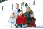 Lech, 18 Februari 2013 Fotoshoot Kon. huis in Lech tijdens de wintersportvakantie met o.a.: Koningin Beatrix, Prins Willem Alexander, Prinses Maxima, Prinses Amalia, Prinses Alexia en Prinses Ariane.
Foto Peter Smulders BV