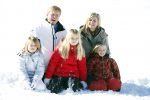 Lech, 18 Februari 2013 Fotoshoot Kon. huis in Lech tijdens de wintersportvakantie met o.a.: Koningin Beatrix, Prins Willem Alexander, Prinses Maxima, Prinses Amalia, Prinses Alexia en Prinses Ariane.
Foto Peter Smulders BV