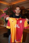 Istanbul 24 januari 2013
Op bezoek bij Wesley Sneijder en zijn vrouw Yolanthe Sneijder Cabau.
Ze slapen in het four seasons hotel . Wesley gaat spelen voor Galatasaray en wordt als een held binnengehaald.
Peter Smulders bv