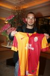 Istanbul 24 januari 2013
Op bezoek bij Wesley Sneijder en zijn vrouw Yolanthe Sneijder Cabau.
Ze slapen in het four seasons hotel . Wesley gaat spelen voor Galatasaray en wordt als een held binnengehaald.
Peter Smulders bv