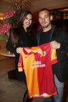 Istanbul 24 januari 2013
Op bezoek bij Wesley Sneijder en zijn vrouw Yolanthe Sneijder Cabau.
Ze slapen in het four seasons hotel . Wesley gaat spelen voor Galatasaray en wordt als een held binnengehaald.
Peter Smulders bv