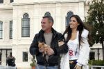 Istanbul 25 januari 2013
Yolanthe Sneijder Cabau samen met haar schoonvader Berrie Sneijder en hondje James in de tuin van het four seasons Hotel in Istanbul.
Peter Smulders bv