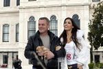Istanbul 25 januari 2013
Yolanthe Sneijder Cabau samen met haar schoonvader Berrie Sneijder en hondje James in de tuin van het four seasons Hotel in Istanbul.
Peter Smulders bv