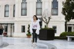 Istanbul 25 januari 2013
Yolanthe Sneijder Cabau samen met haar schoonvader Berrie Sneijder en hondje James in de tuin van het four seasons Hotel in Istanbul.
Peter Smulders bv
