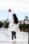 Istanbul 25 januari 2013
Yolanthe Sneijder Cabau samen met haar schoonvader Berrie Sneijder en hondje James in de tuin van het four seasons Hotel in Istanbul.
Peter Smulders bv