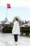 Istanbul 25 januari 2013
Yolanthe Sneijder Cabau samen met haar schoonvader Berrie Sneijder en hondje James in de tuin van het four seasons Hotel in Istanbul.
Peter Smulders bv