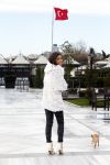 Istanbul 25 januari 2013
Yolanthe Sneijder Cabau samen met haar schoonvader Berrie Sneijder en hondje James in de tuin van het four seasons Hotel in Istanbul.
Peter Smulders bv