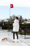 Istanbul 25 januari 2013
Yolanthe Sneijder Cabau samen met haar schoonvader Berrie Sneijder en hondje James in de tuin van het four seasons Hotel in Istanbul.
Peter Smulders bv