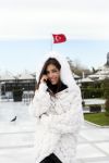 Istanbul 25 januari 2013
Yolanthe Sneijder Cabau samen met haar schoonvader Berrie Sneijder en hondje James in de tuin van het four seasons Hotel in Istanbul.
Peter Smulders bv