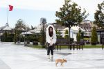 Istanbul 25 januari 2013
Yolanthe Sneijder Cabau samen met haar schoonvader Berrie Sneijder en hondje James in de tuin van het four seasons Hotel in Istanbul.
Peter Smulders bv
