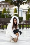 Istanbul 25 januari 2013
Yolanthe Sneijder Cabau samen met haar schoonvader Berrie Sneijder en hondje James in de tuin van het four seasons Hotel in Istanbul.
Peter Smulders bv
