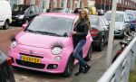 Den Haag 9 januari 2013
Michael en Samantha de Jong in de slaapkamer van Angelina. Barbie heeft een nieuwe roze fiat 500.