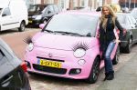 Den Haag 9 januari 2013
Michael en Samantha de Jong in de slaapkamer van Angelina. Barbie heeft een nieuwe roze fiat 500.