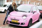 Den Haag 9 januari 2013
Michael en Samantha de Jong in de slaapkamer van Angelina. Barbie heeft een nieuwe roze fiat 500.
