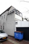 Aalsmeer 17 januari 2014
Bonnie st Claire met haar hondjes bij haar huis.