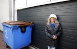 Aalsmeer 17 januari 2014
Bonnie st Claire met haar hondjes bij haar huis.