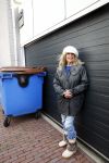Aalsmeer 17 januari 2014
Bonnie st Claire met haar hondjes bij haar huis.