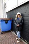 Aalsmeer 17 januari 2014
Bonnie st Claire met haar hondjes bij haar huis.