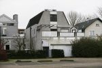 Aalsmeer 17 januari 2014
Bonnie st Claire met haar hondjes bij haar huis.