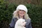 Aalsmeer 17 januari 2014
Bonnie st Claire met haar hondjes bij haar huis.